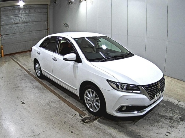 Toyota PREMIO 2019 8002299-0