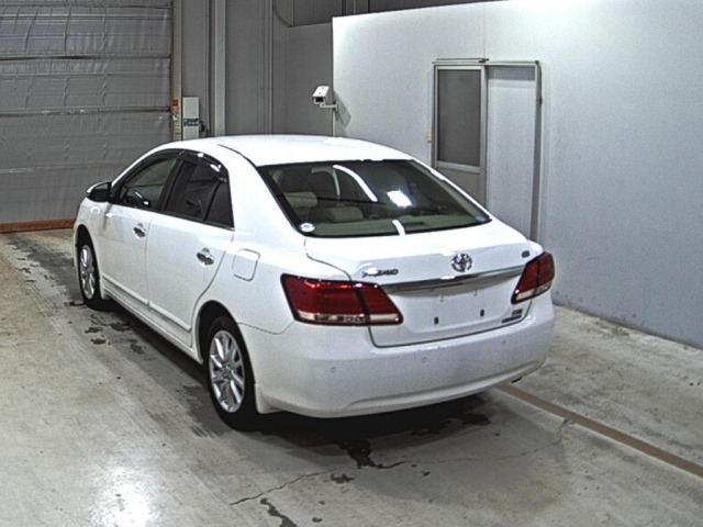 Toyota PREMIO 2019 8002299-1