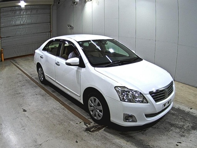 Toyota PREMIO 2015 8002300-0