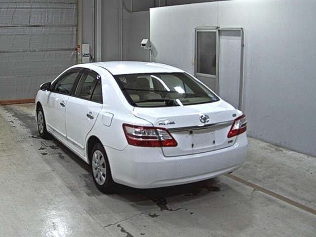 Toyota PREMIO 2015 8002300-1