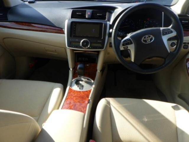 Toyota PREMIO 2015 8002300-3