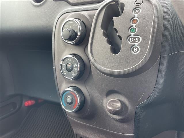 Toyota SPADE 2013 7993190-3