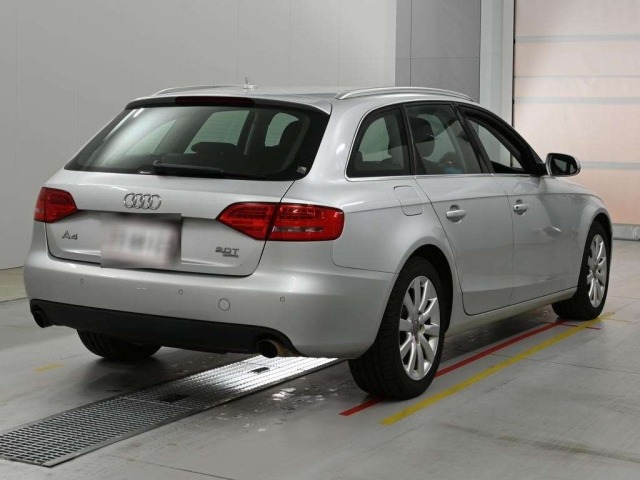 Audi A4 2011 8032250-1