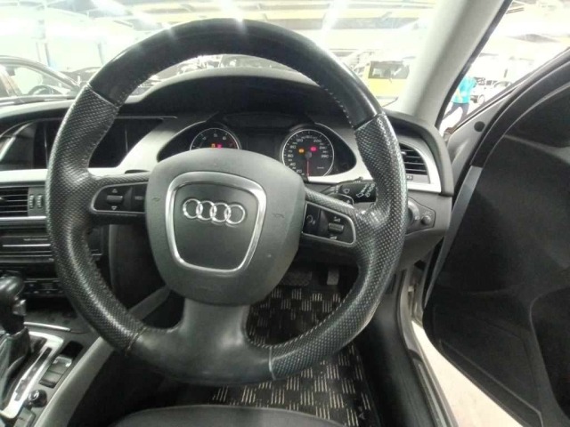Audi A4 2011 8032250-9