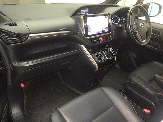 Toyota ESQUIRE 2016 8015842-4