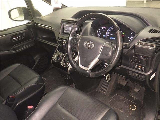Toyota ESQUIRE 2016 8015861-3