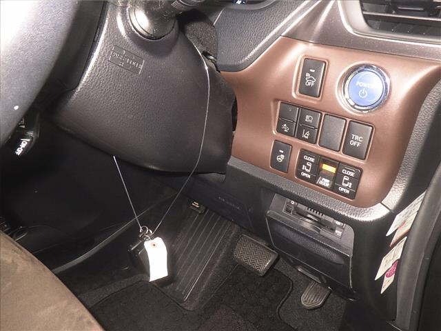 Toyota ESQUIRE 2018 8015867-8