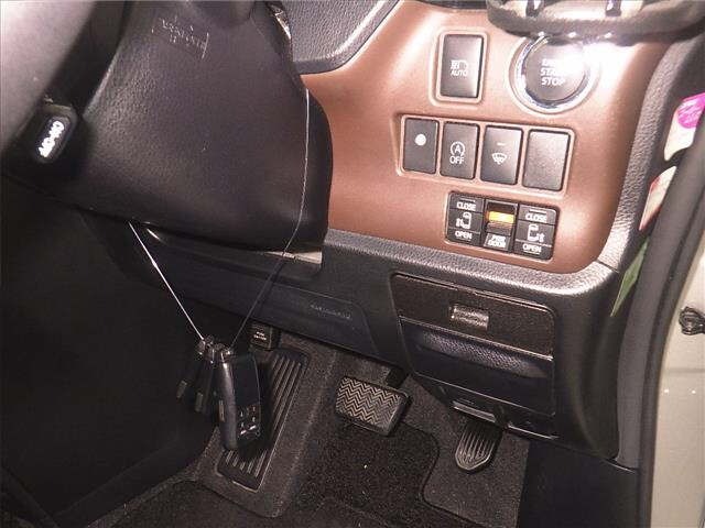 Toyota ESQUIRE 2015 8015874-8