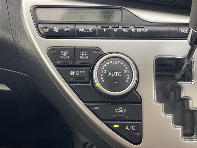 Toyota ISIS 2013 8019100-11