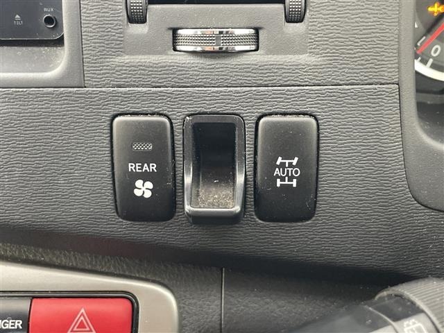 Toyota ISIS 2013 8019100-18