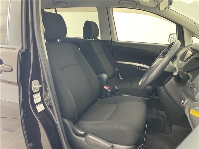Toyota ISIS 2013 8019100-2
