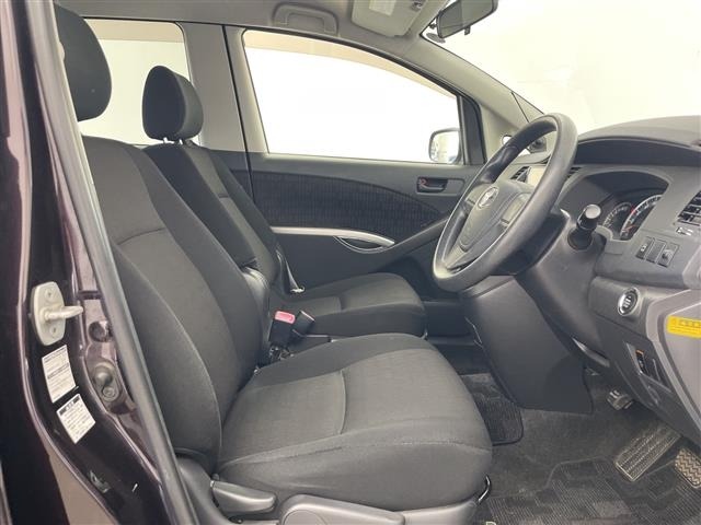 Toyota ISIS 2013 8019100-4
