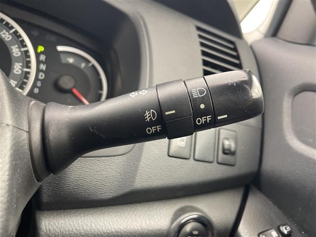 Toyota ISIS 2013 8019100-5
