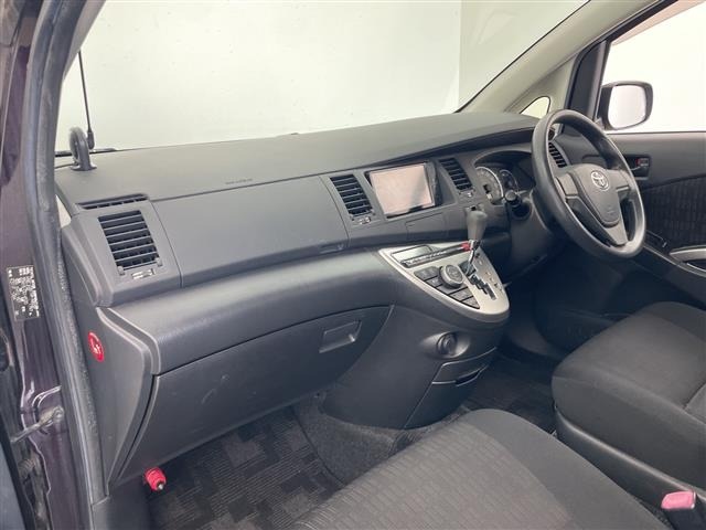 Toyota ISIS 2013 8019100-6