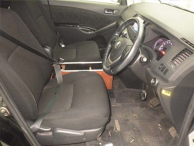Toyota ISIS 2013 8019185-5