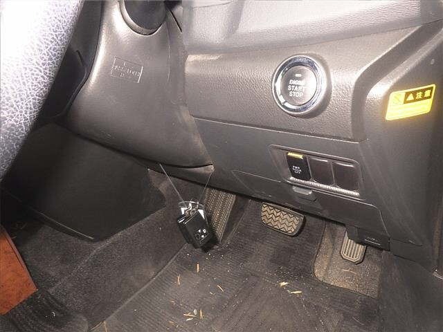 Toyota ISIS 2013 8019185-8