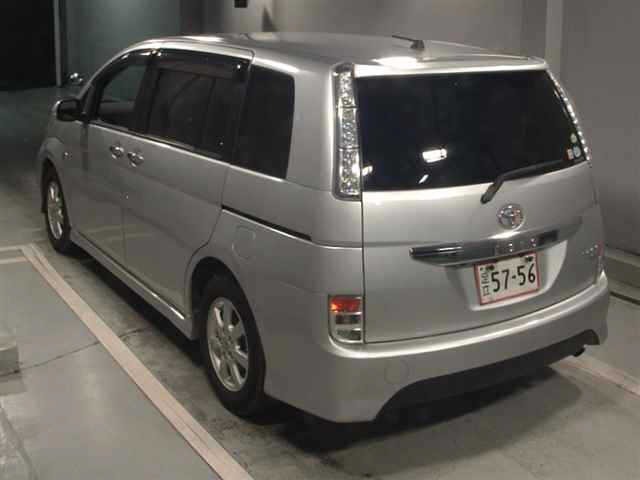 Toyota ISIS 2012 8019219-1