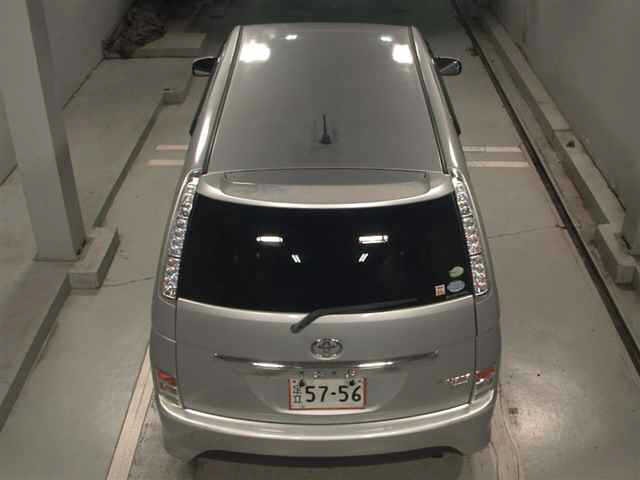 Toyota ISIS 2012 8019219-7