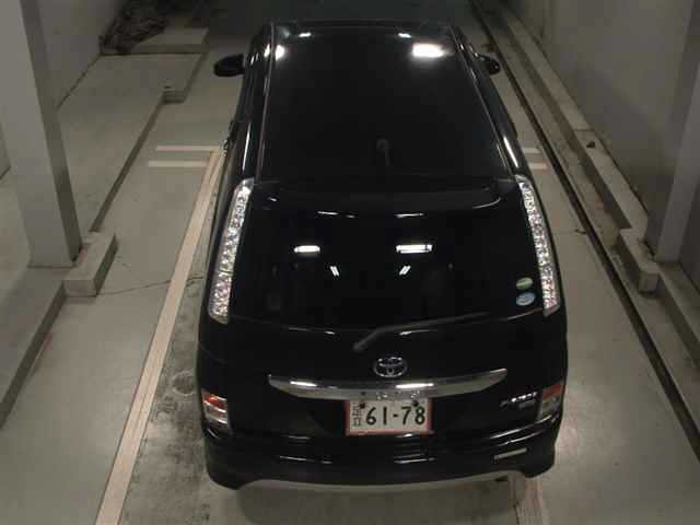 Toyota ISIS 2014 8019266-7