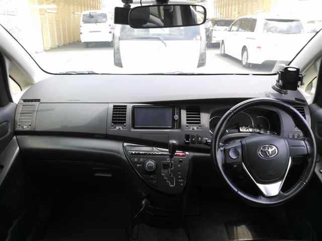 Toyota ISIS 2014 8019266-8