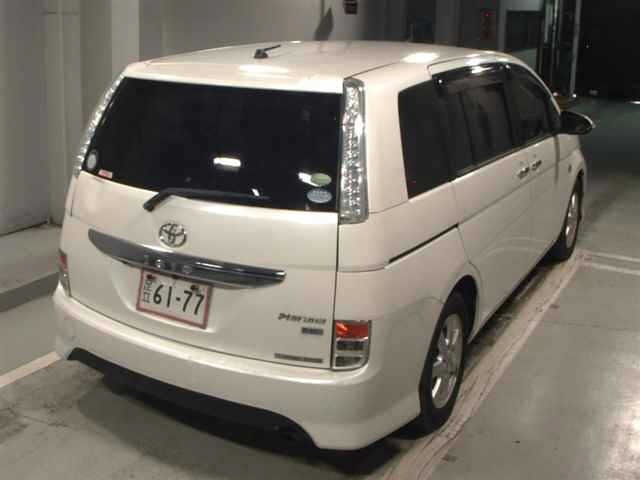 Toyota ISIS 2013 8019267-5