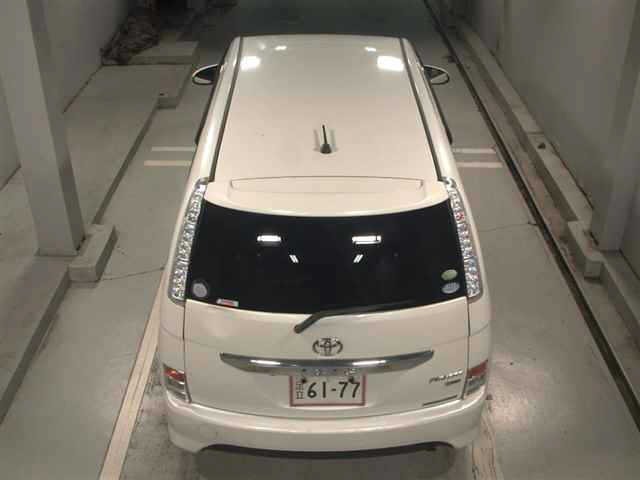 Toyota ISIS 2013 8019267-7