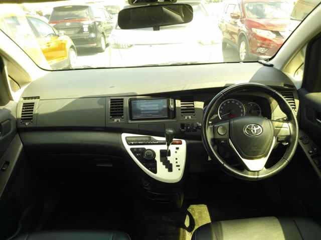 Toyota ISIS 2013 8019267-8