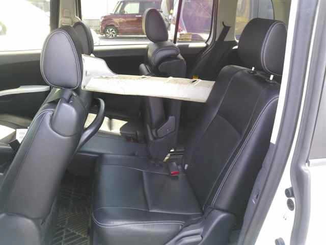 Toyota ISIS 2013 8019267-9