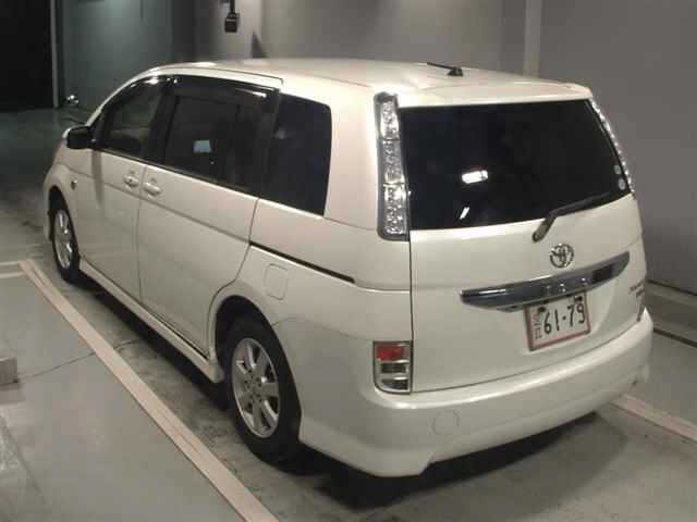 Toyota ISIS 2012 8019280-1