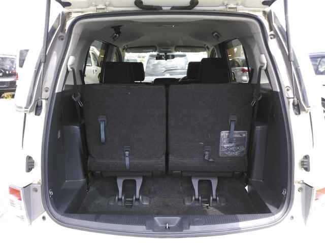 Toyota ISIS 2012 8019280-10