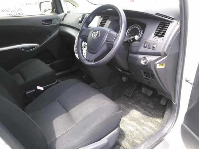 Toyota ISIS 2012 8019280-3