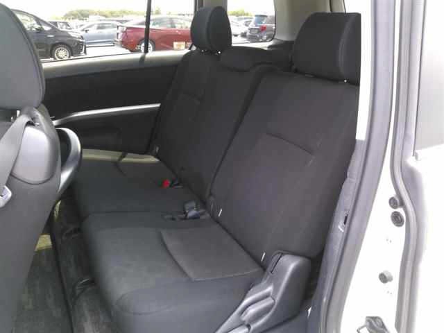 Toyota ISIS 2012 8019280-9
