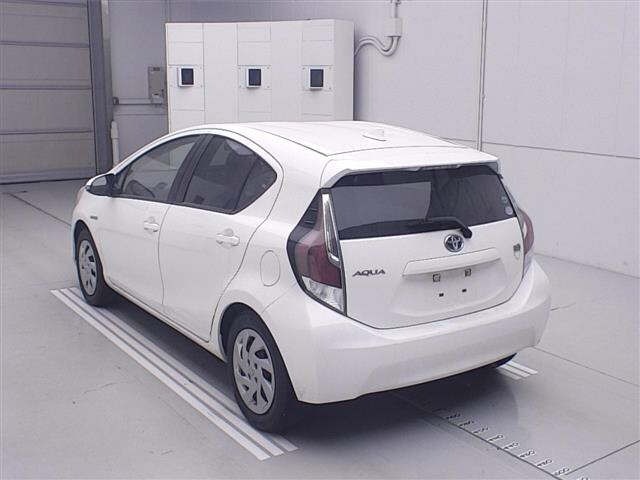 Toyota AQUA 2015 8048710-1