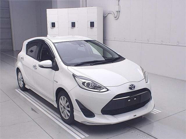 Toyota AQUA 2017 8048711-0
