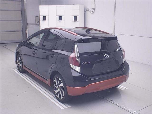 Toyota AQUA 2016 8048718-1