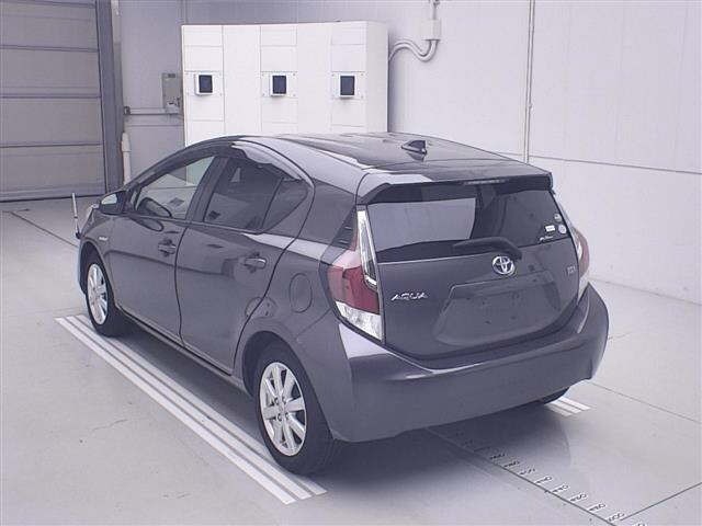 Toyota AQUA 2015 8048720-1