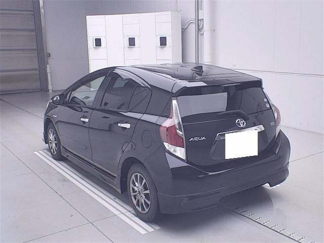 Toyota AQUA 2017 8048727-1