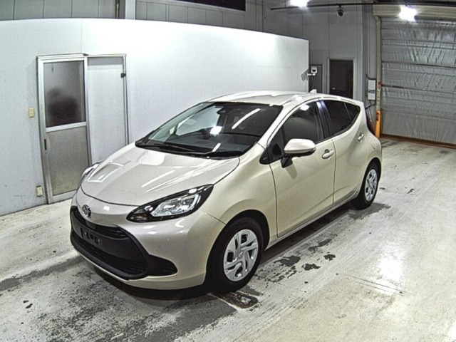 Toyota AQUA 2023 8048740-4
