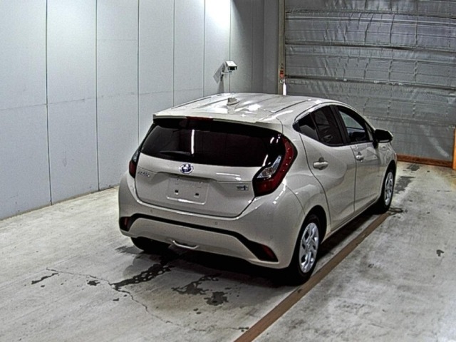 Toyota AQUA 2023 8048740-5
