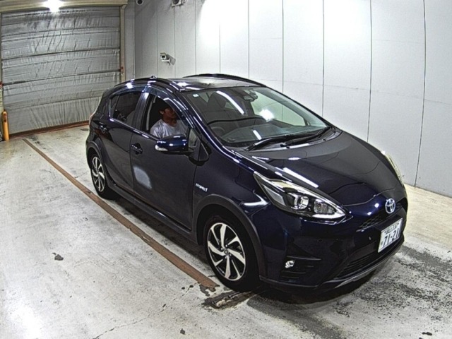 Toyota AQUA 2018 8048753-0