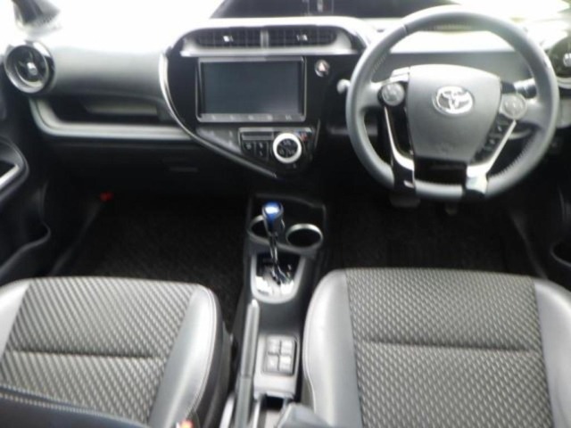 Toyota AQUA 2018 8048753-3
