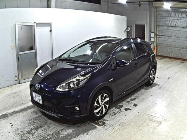 Toyota AQUA 2018 8048753-4