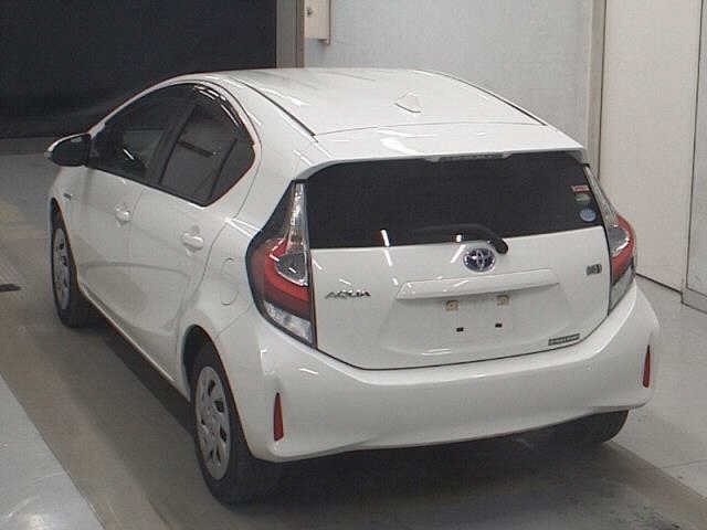 Toyota AQUA 2019 8048772-1