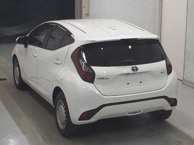 Toyota AQUA 2025 8048773-1