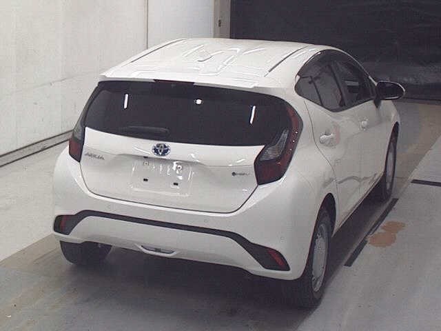 Toyota AQUA 2025 8048773-5