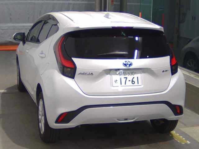 Toyota AQUA 2024 8048777-1