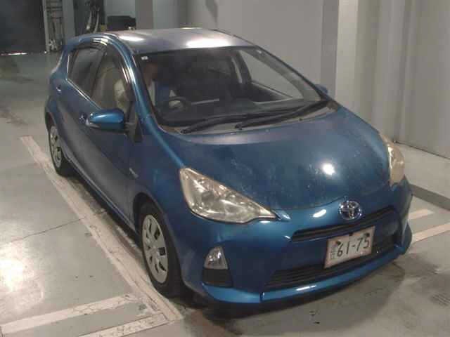 Toyota AQUA 2013 8048790-0