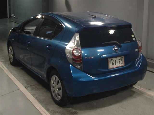 Toyota AQUA 2013 8048790-1