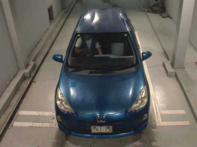 Toyota AQUA 2013 8048790-6