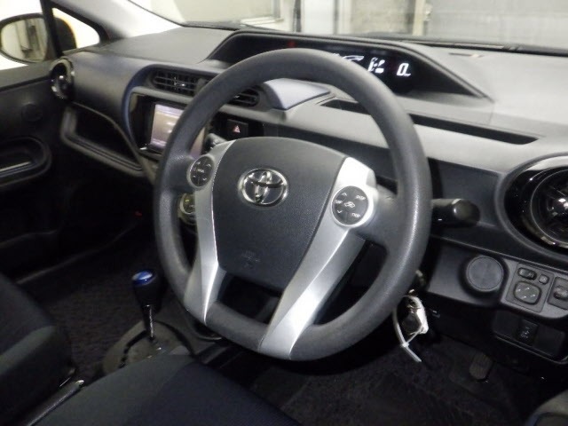 Toyota AQUA 2015 8048819-3